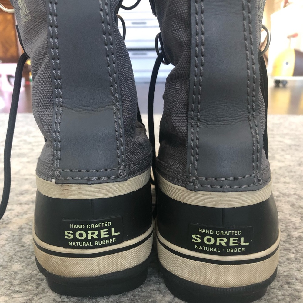 Sorel women’s winter carnival boots size 8 quarry/black
